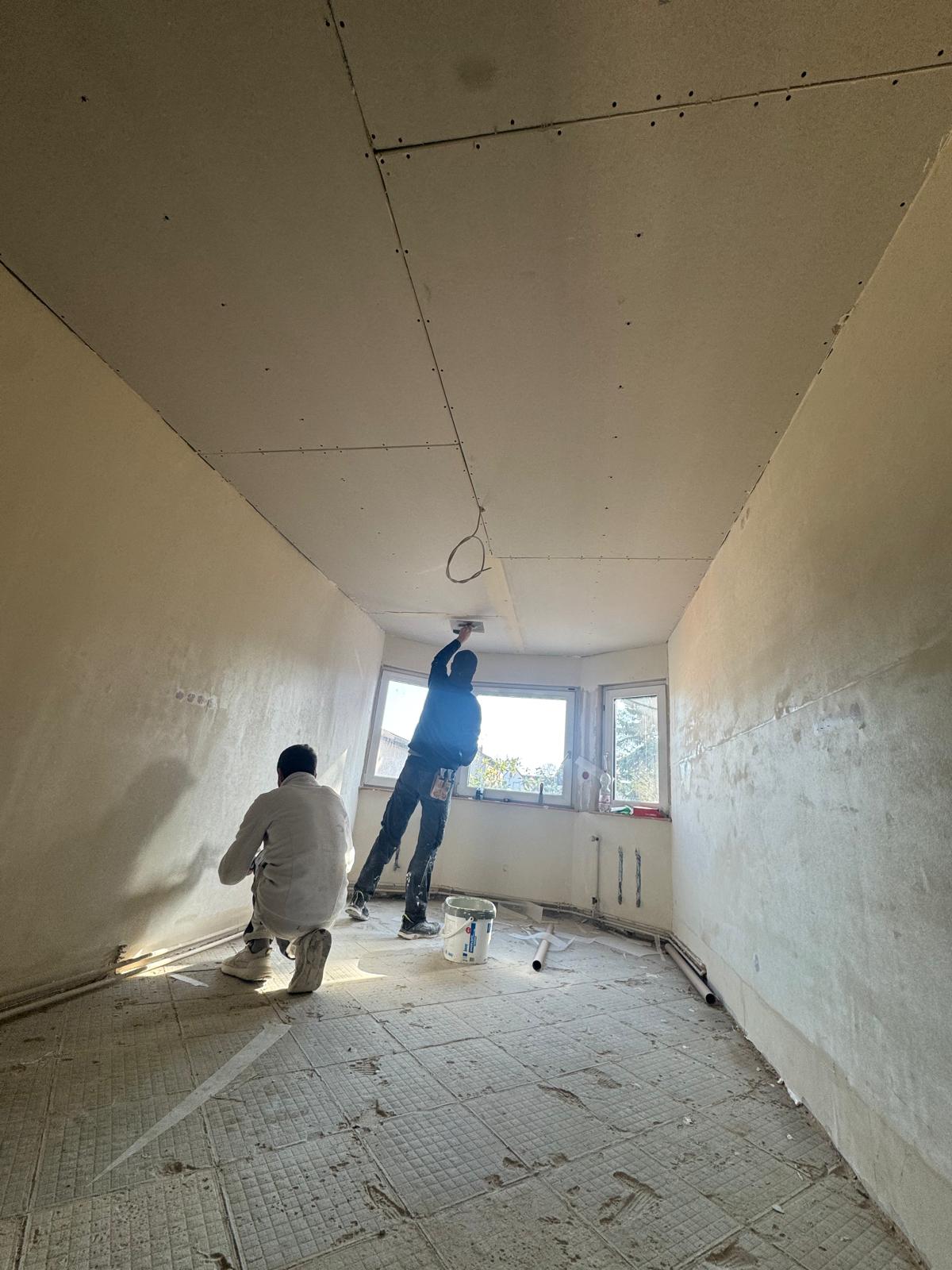 Der Bestand wird geöffnet und für den Neuaufbau vorbereitet. 16 von 87