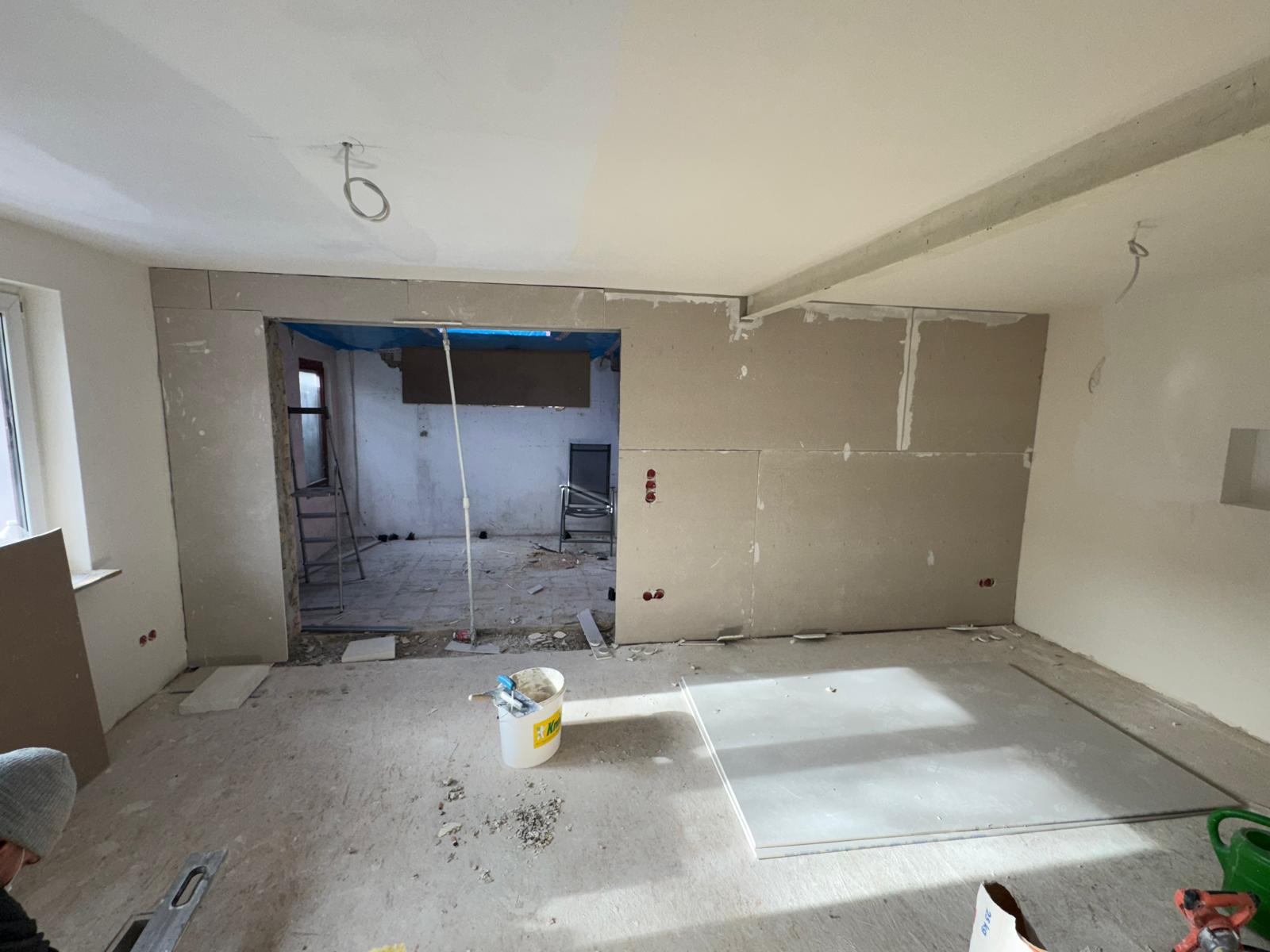 Der Bestand wird geöffnet und für den Neuaufbau vorbereitet. 4 von 87