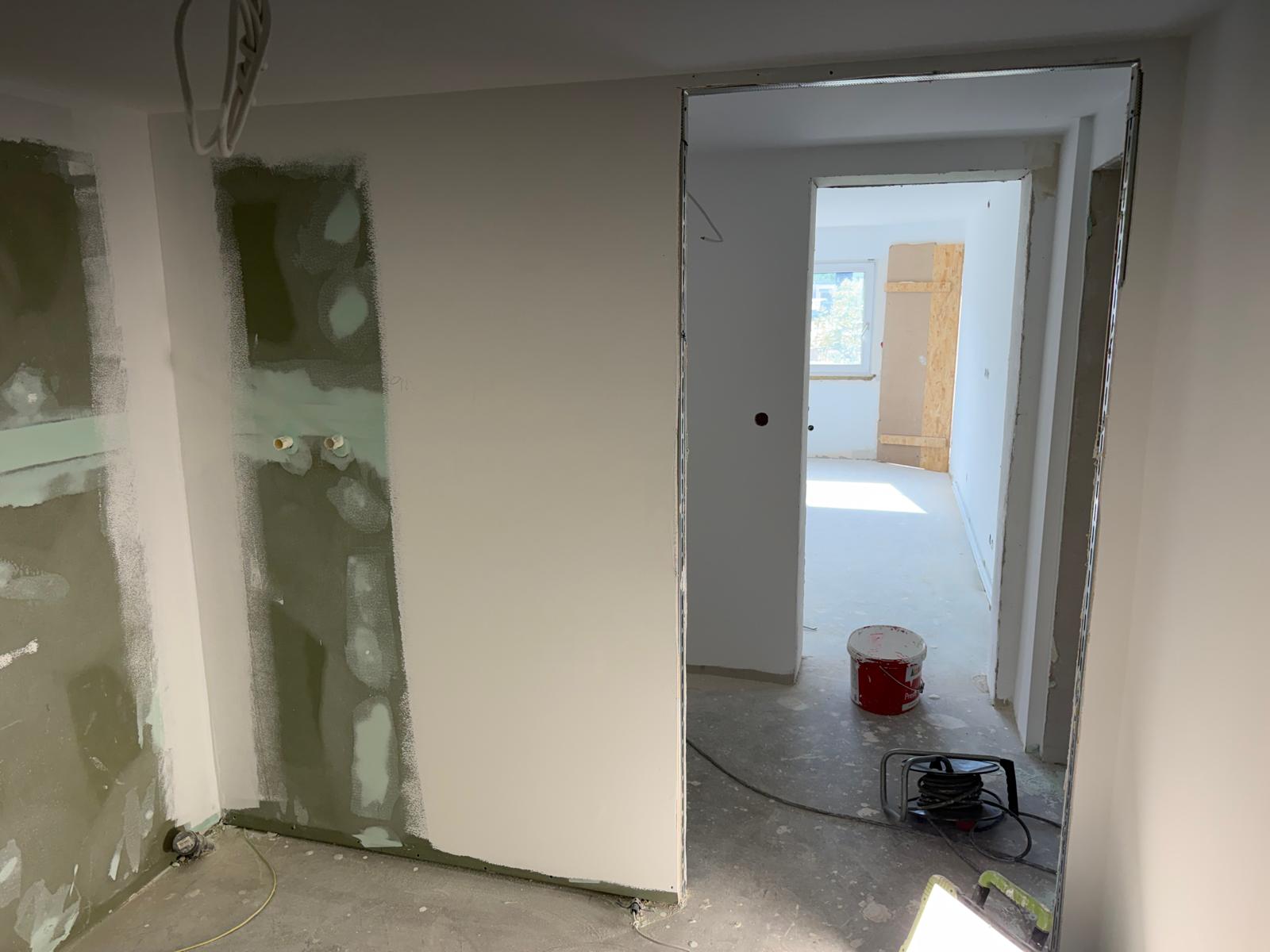 Mit Grundierung, Farbe und sauberen Kanten entsteht das neue Raumgefühl. 62 von 87