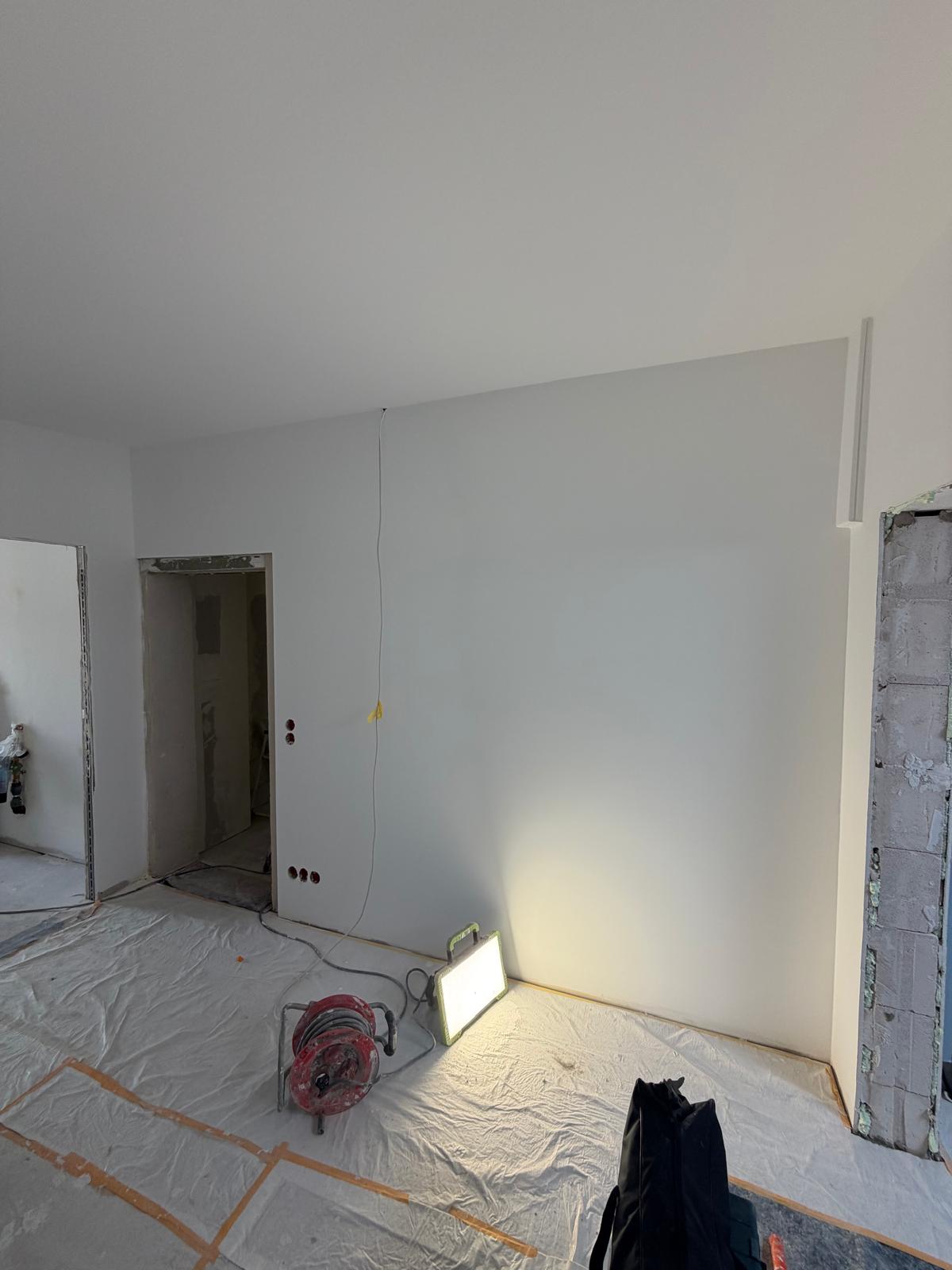 Mit Grundierung, Farbe und sauberen Kanten entsteht das neue Raumgefühl. 43 von 87