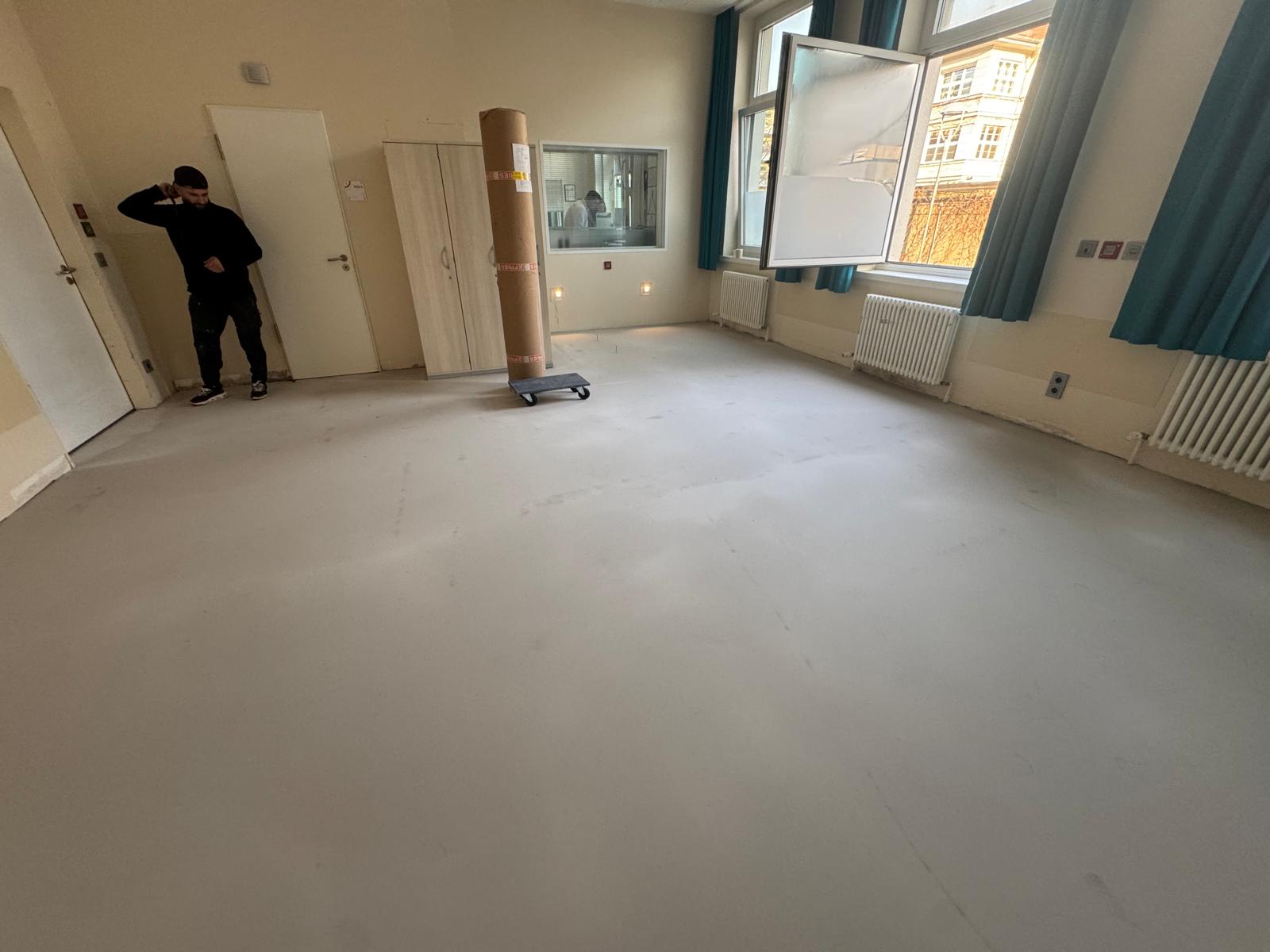 Die letzten Oberflächen und Bodenflächen führen das Projekt zum fertigen Ergebnis. 82 von 87