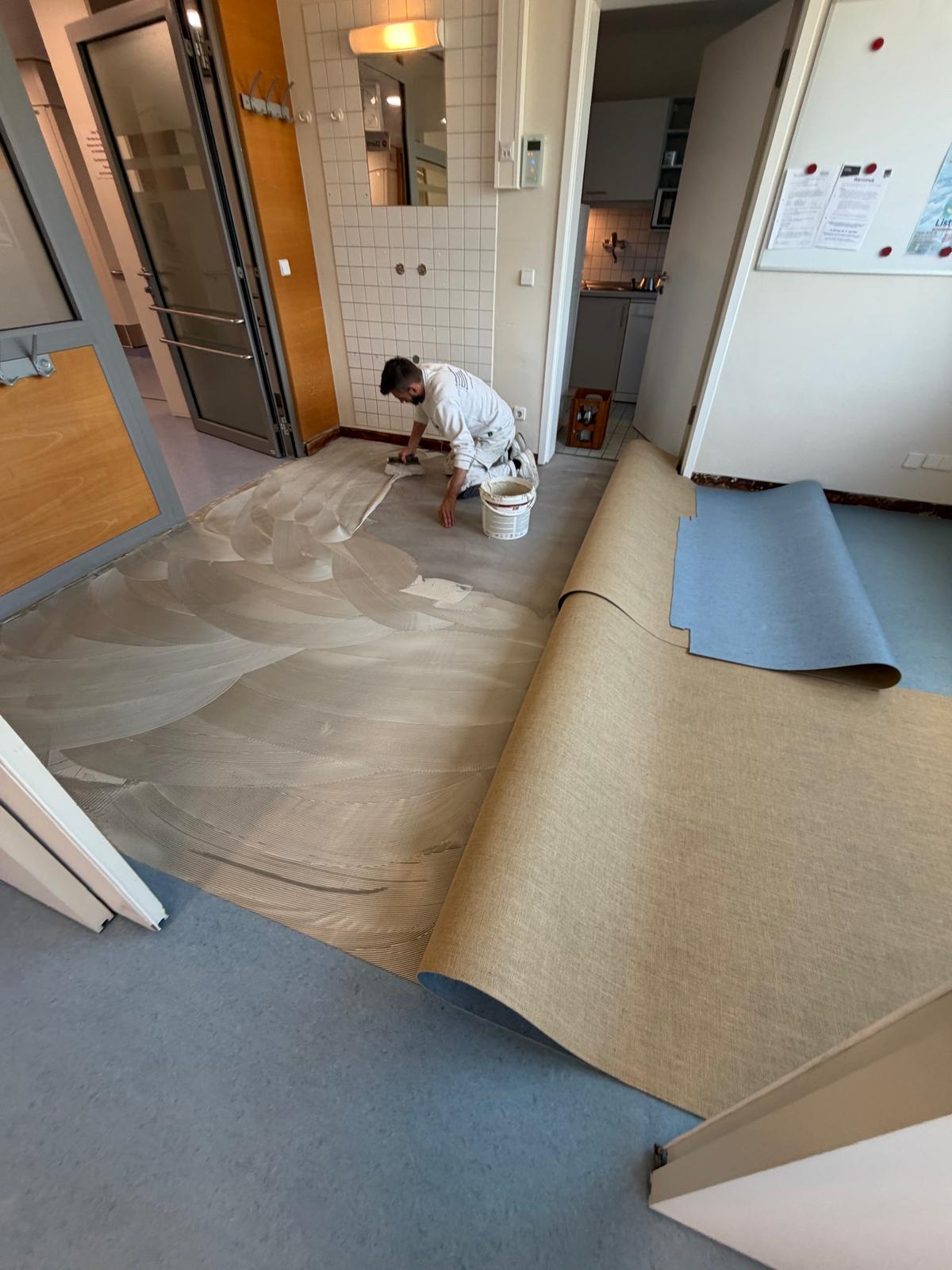 Die letzten Oberflächen und Bodenflächen führen das Projekt zum fertigen Ergebnis. 86 von 87